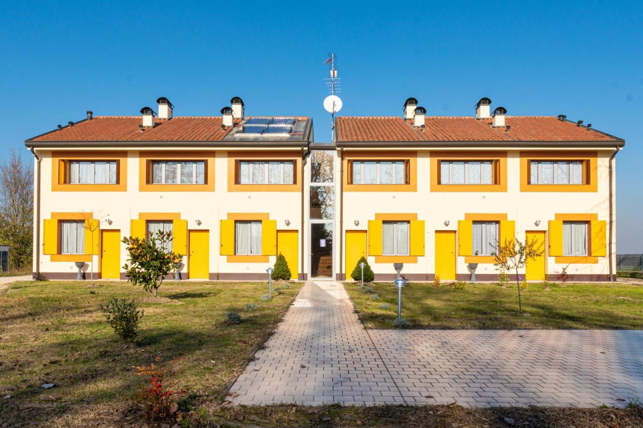 Gold Oasi - Business Solution Aparthotel Ferrara Exterior foto