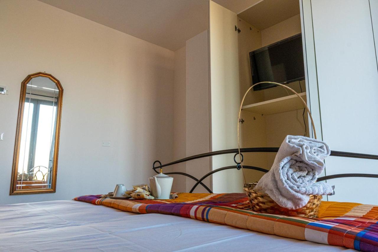 Gold Oasi - Business Solution Aparthotel Ferrara Exterior foto